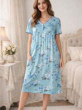 Country Store Blue Floral Women’s Short Sleeve Nightgown Size Large